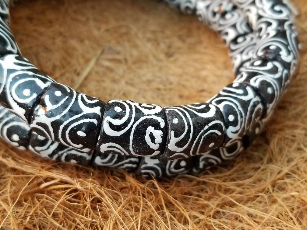 18 Black and White African Beads