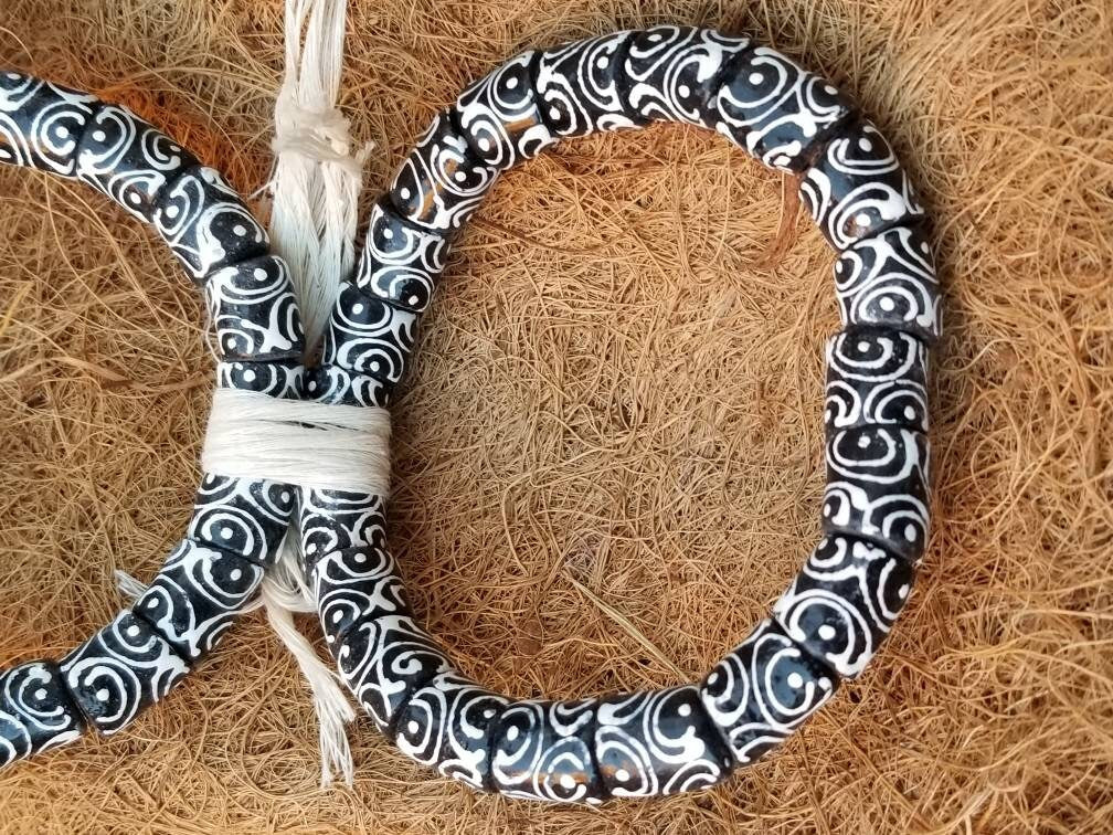 18 Black and White African Beads