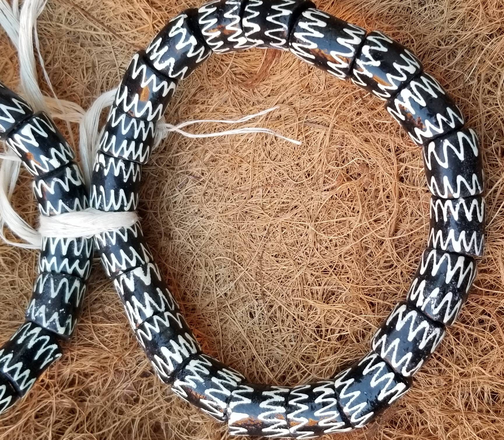 20 Black and Cream ZigZag Handpainted beads