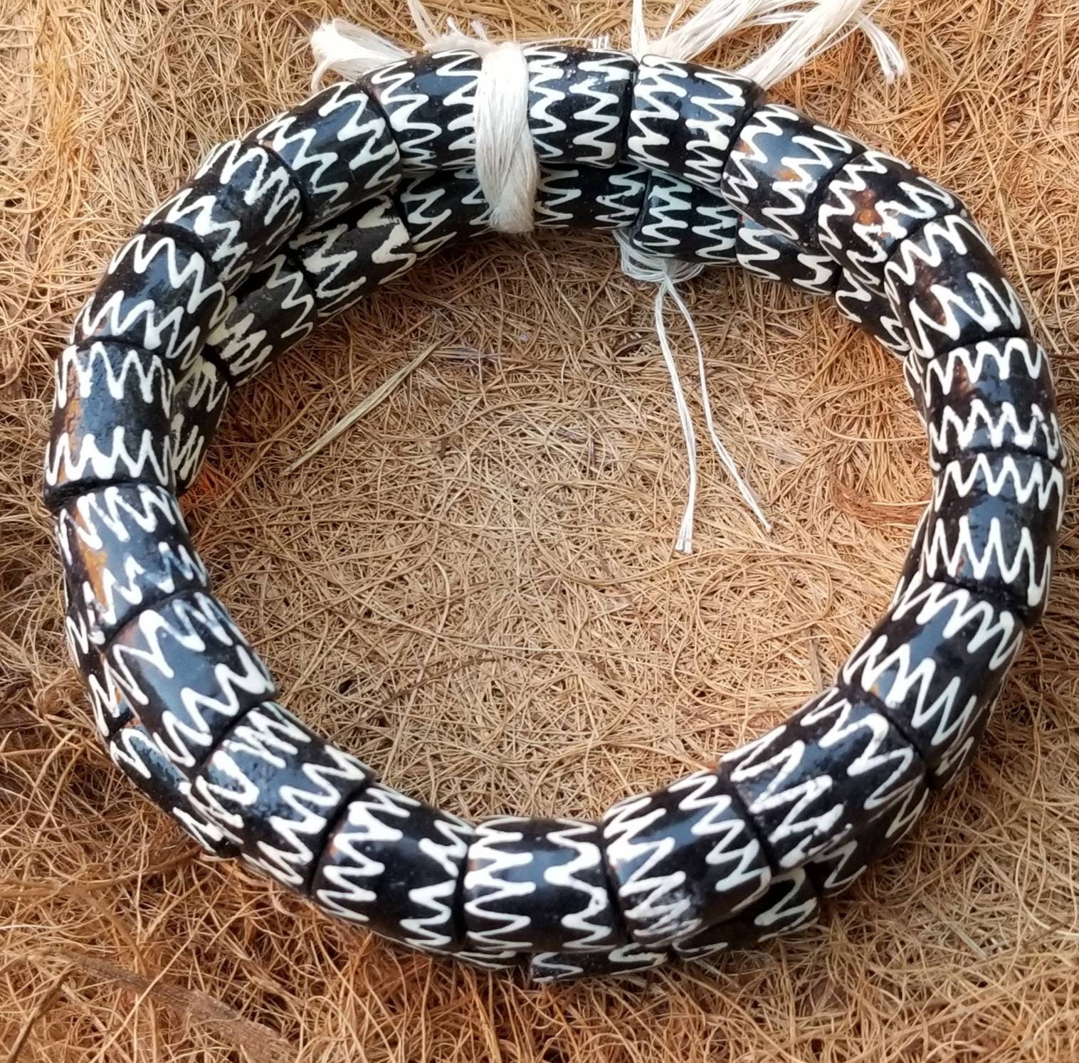 20 Black and Cream ZigZag Handpainted beads